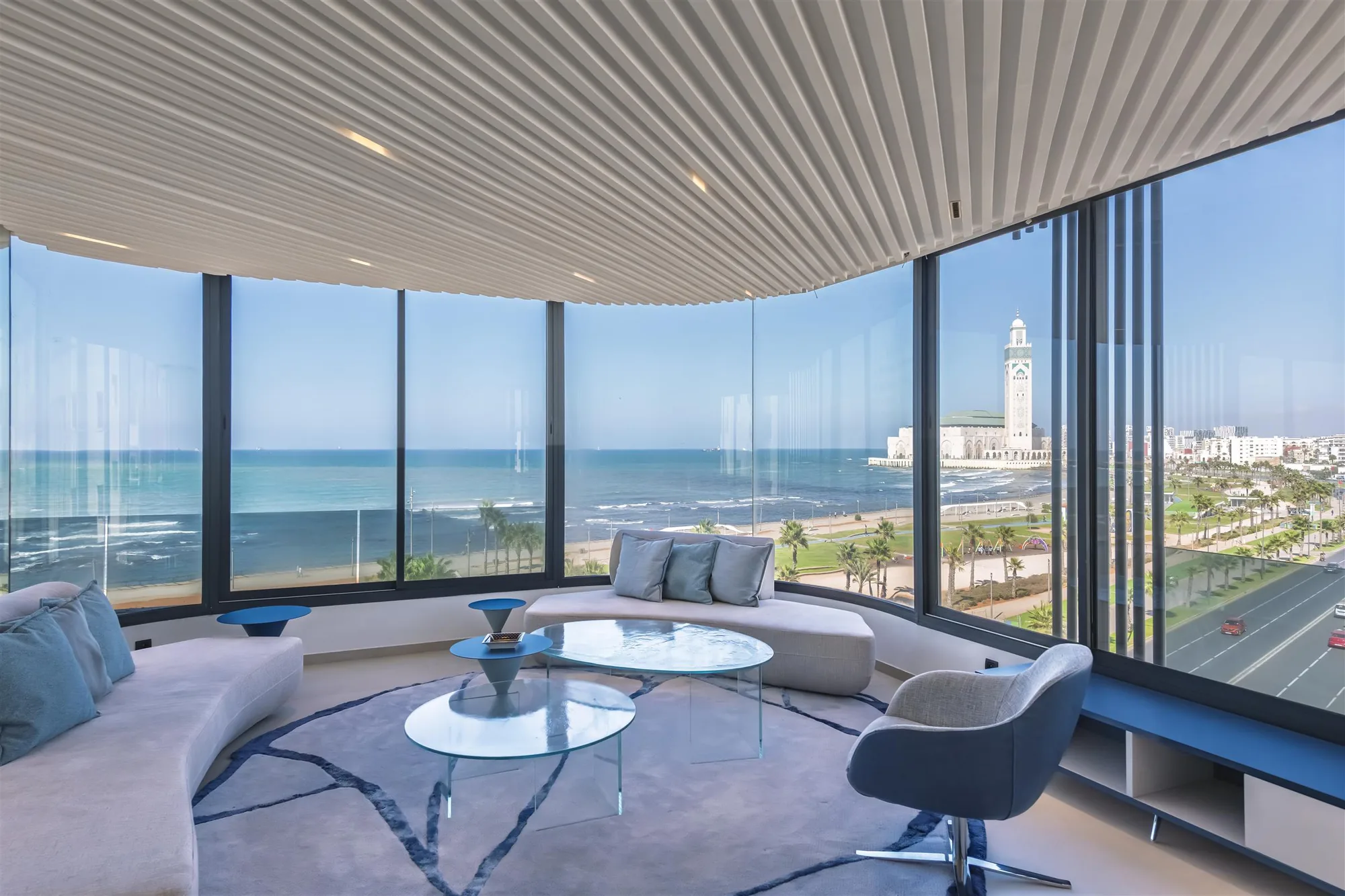 Espace de travail contemporain avec zones professionnelles aménagées, vue 5.