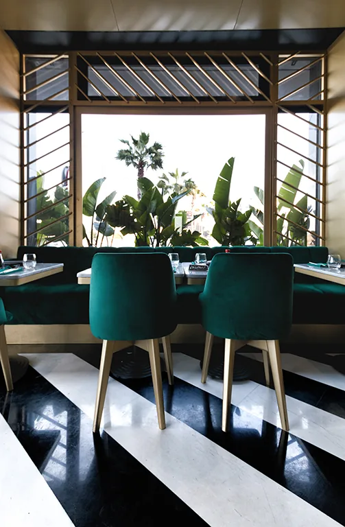 Restaurant contemporain avec ambiance intérieure travaillée, vue 3.