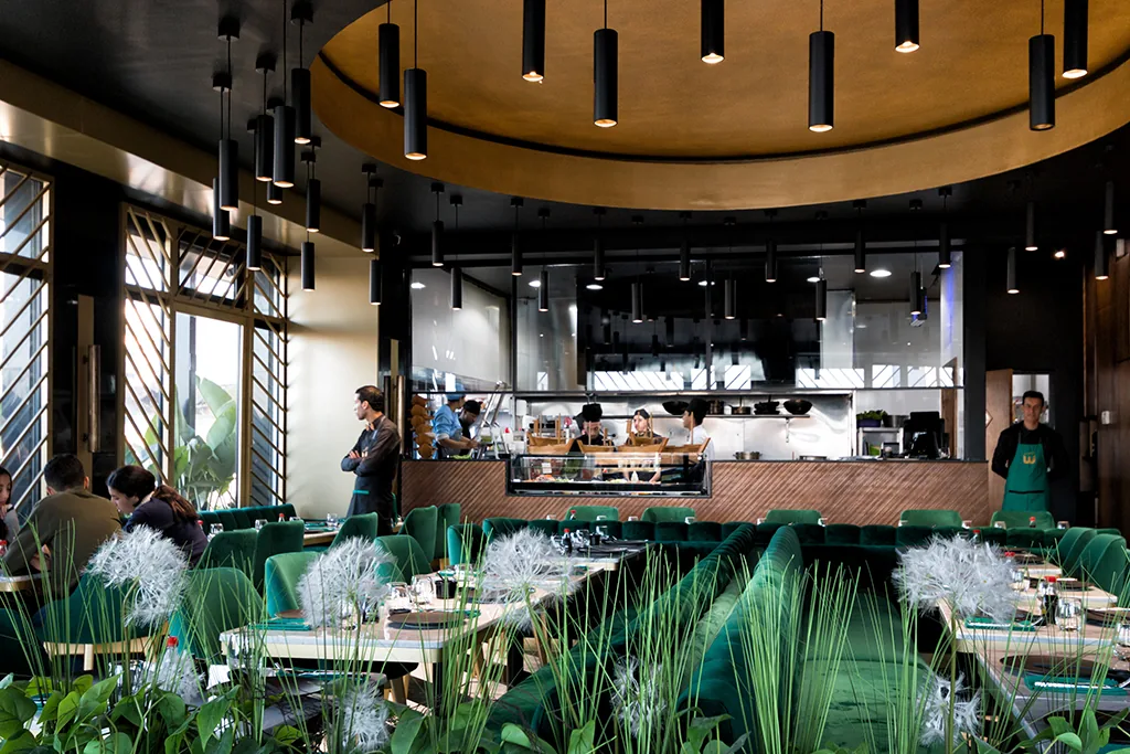 Restaurant contemporain avec ambiance intérieure travaillée, vue 7.