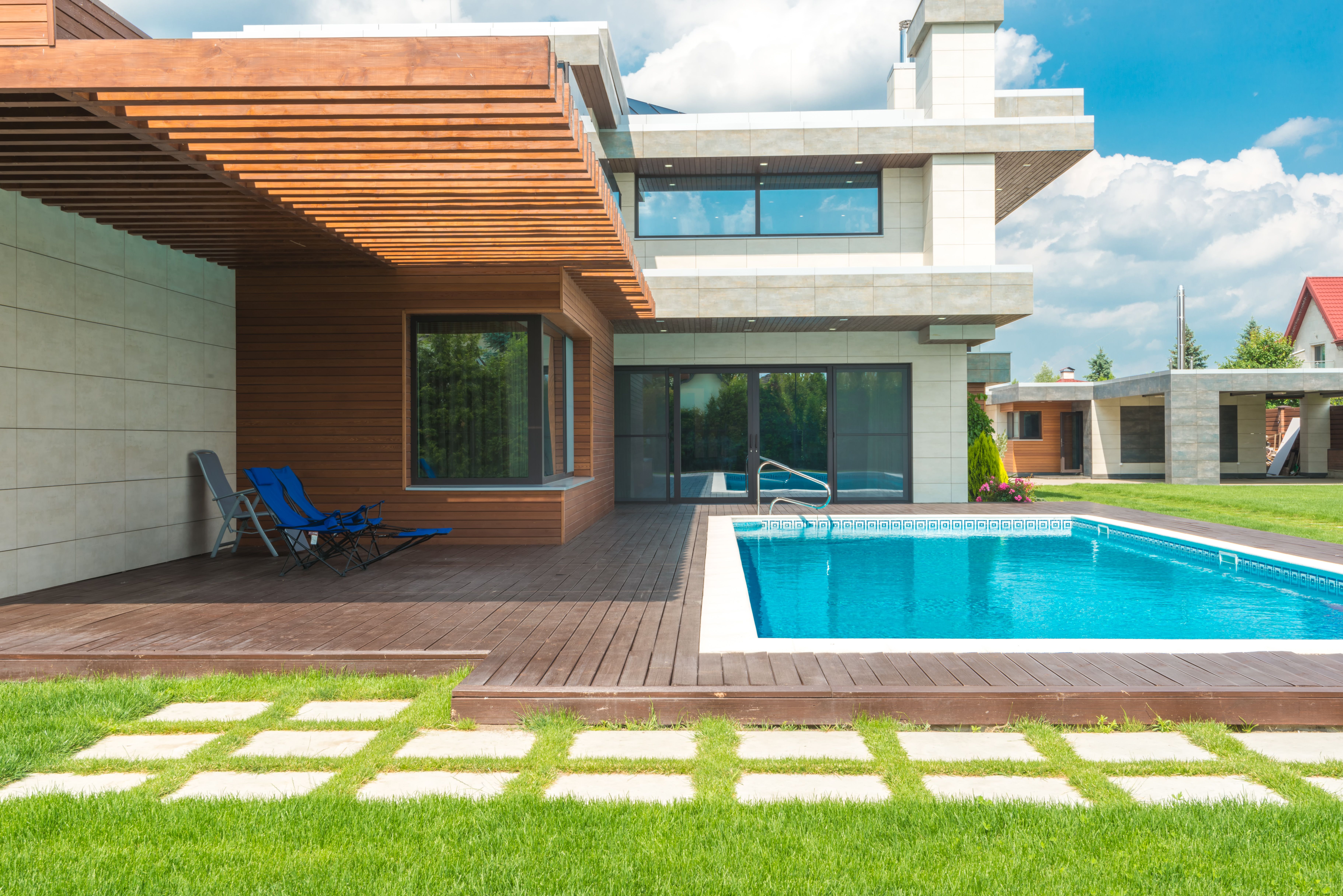 Villa contemporaine avec aménagement intérieur et extérieur, vue 2.